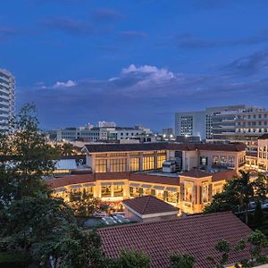 Luxury Condo At Venice Mall Near Airport, Bgc & Makati
